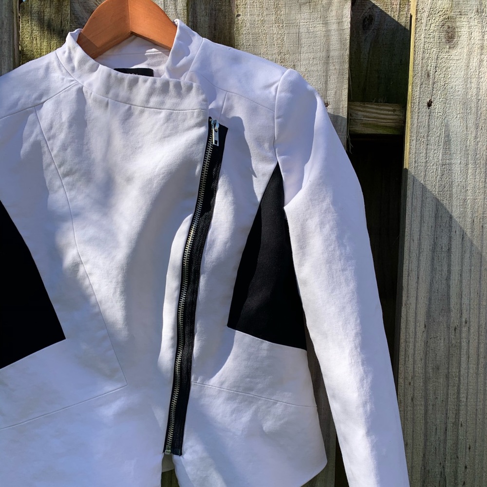 Minimalist White/Black Colorblock Jacket - Picture 3 of 6